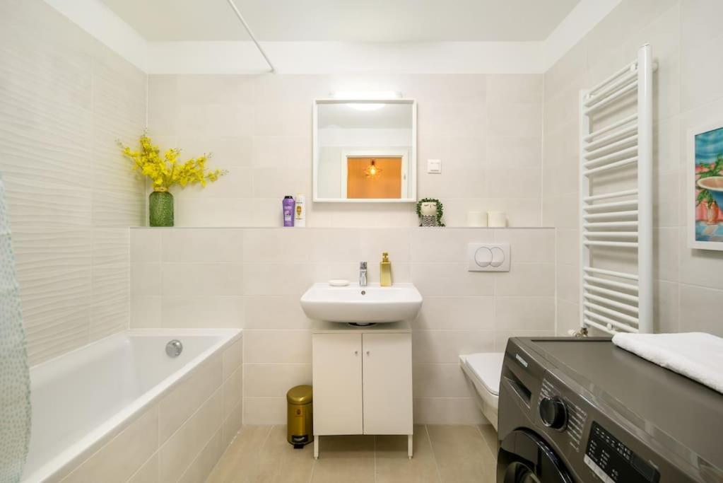 B104 - Liberty Bridge Lovely Home With Free Parking บูดาเปสต์ ภายนอก รูปภาพ